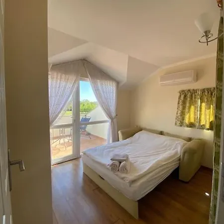 Fethiye'De Havuzlu Ve Bahceli 4+1 Tripleks Villa Oasis