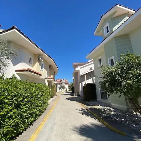 Fethiye'De Havuzlu Ve Bahceli 4+1 Tripleks Villa Oasis