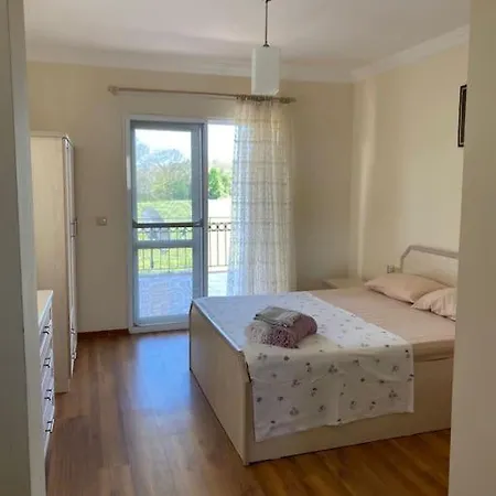 Fethiye’de Havuzlu ve Bahçeli 4+1 Tripleks Villa Oasis *
