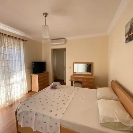 Fethiye’de Havuzlu ve Bahçeli 4+1 Tripleks Villa Oasis Fethiye