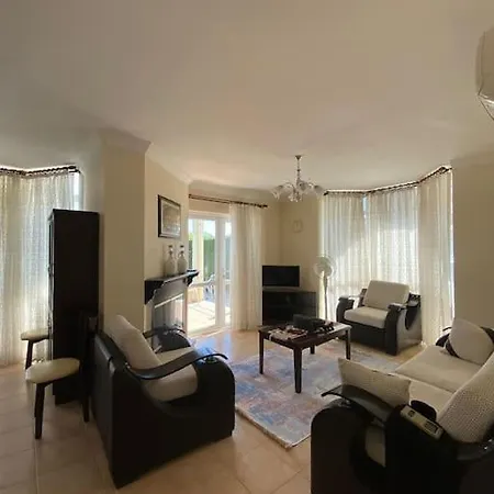 Villa Fethiye’de Havuzlu ve Bahçeli 4+1 Tripleks Villa Oasis Fethiye
